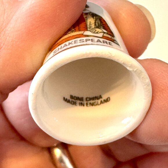 Shakespeare Collectible Thimble - Picture 3 of 5